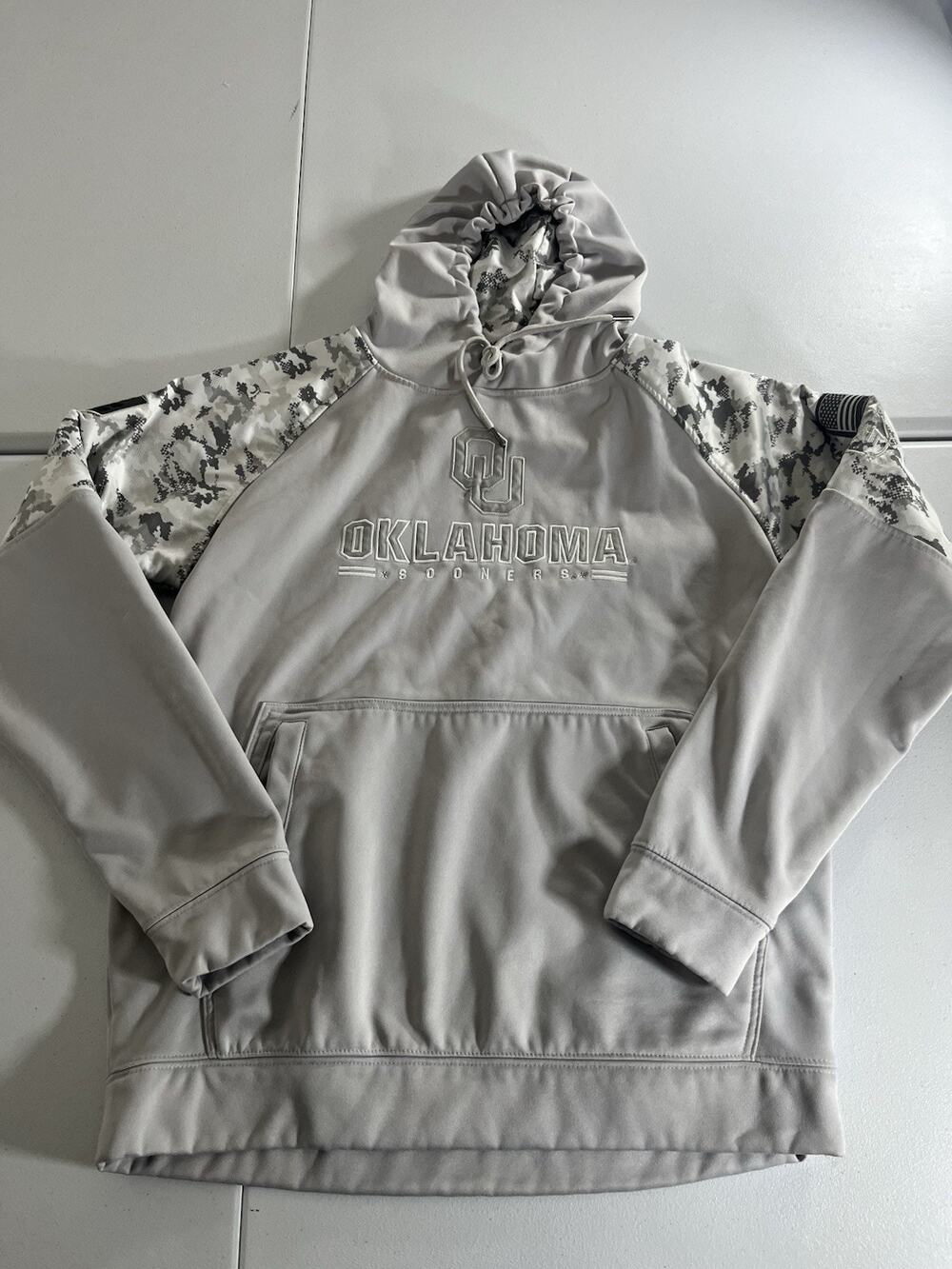 Oklahoma Sooners Colosseum Size Large Camo White Long Sleeve